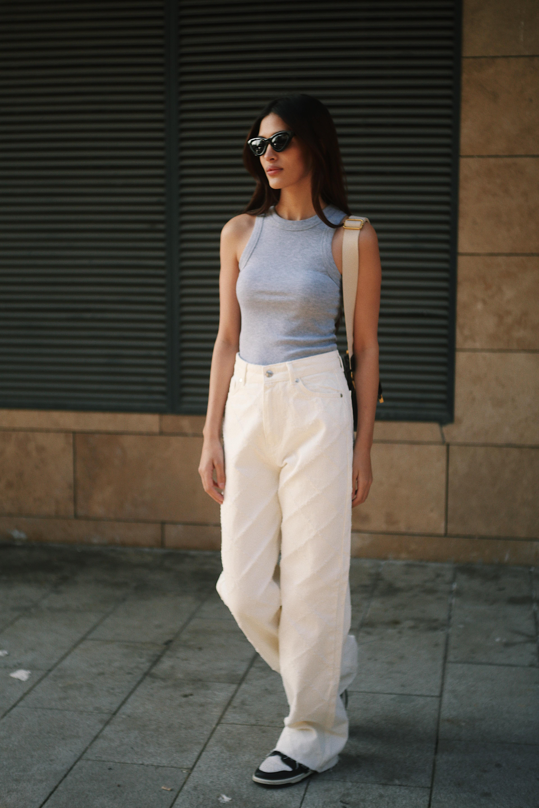 Wide leg Bol Paça İşleme Detaylı Kadın Ekru Denim Jean Kot Pantolon ve diğer Jean modellerimiz için online alışveriş mağazamızı ziyaret edin. 