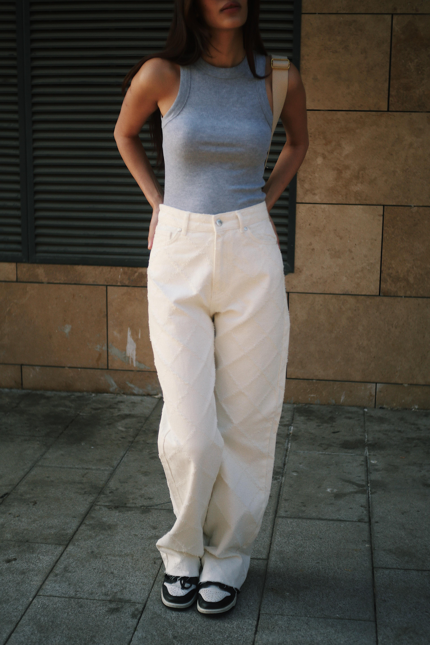 Wide leg Bol Paça İşleme Detaylı Kadın Ekru Denim Jean Kot Pantolon ve diğer Jean modellerimiz için online alışveriş mağazamızı ziyaret edin. 