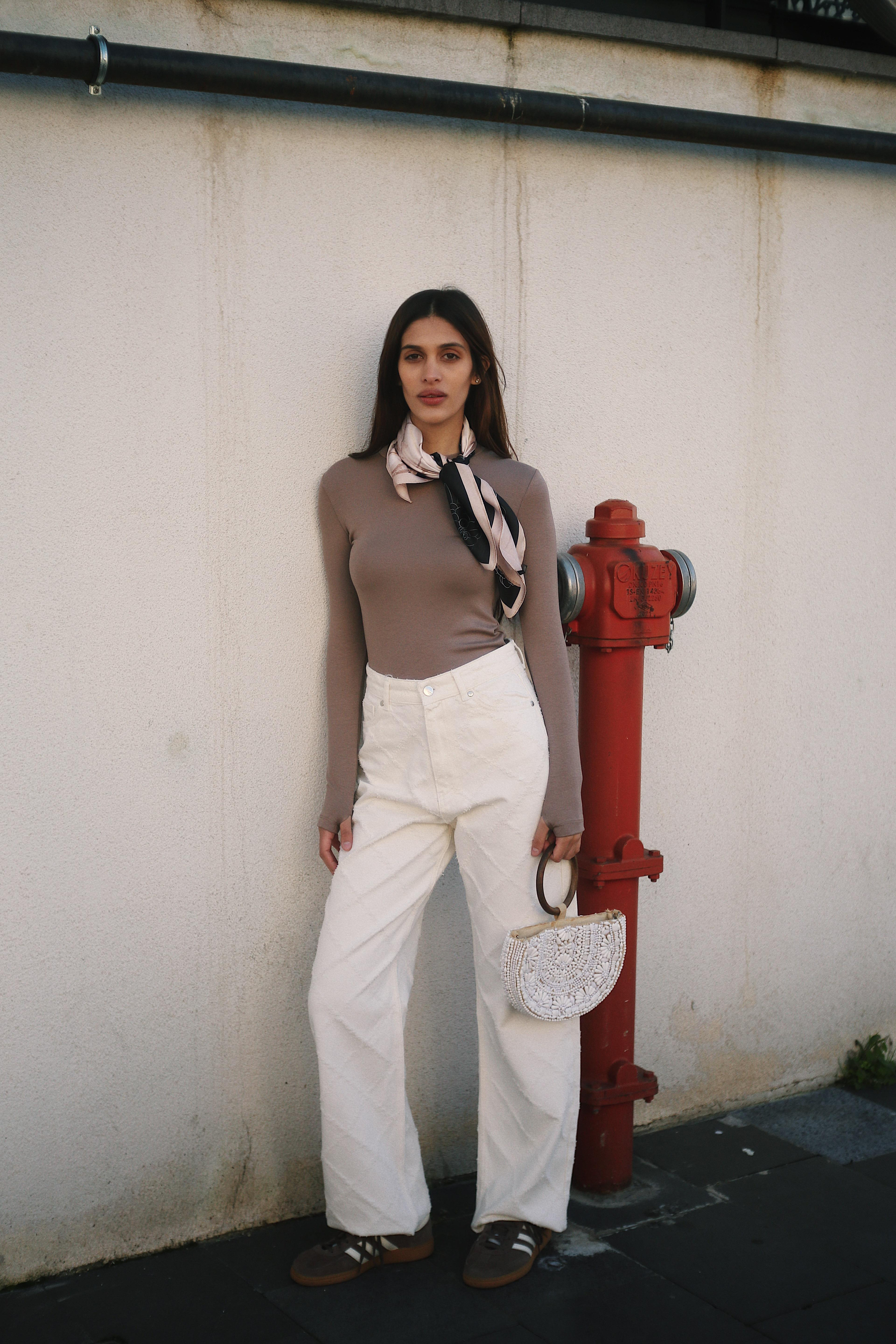 Wide leg Bol Paça İşleme Detaylı Kadın Ekru Denim Jean Kot Pantolon ve diğer Jean modellerimiz için online alışveriş mağazamızı ziyaret edin. 