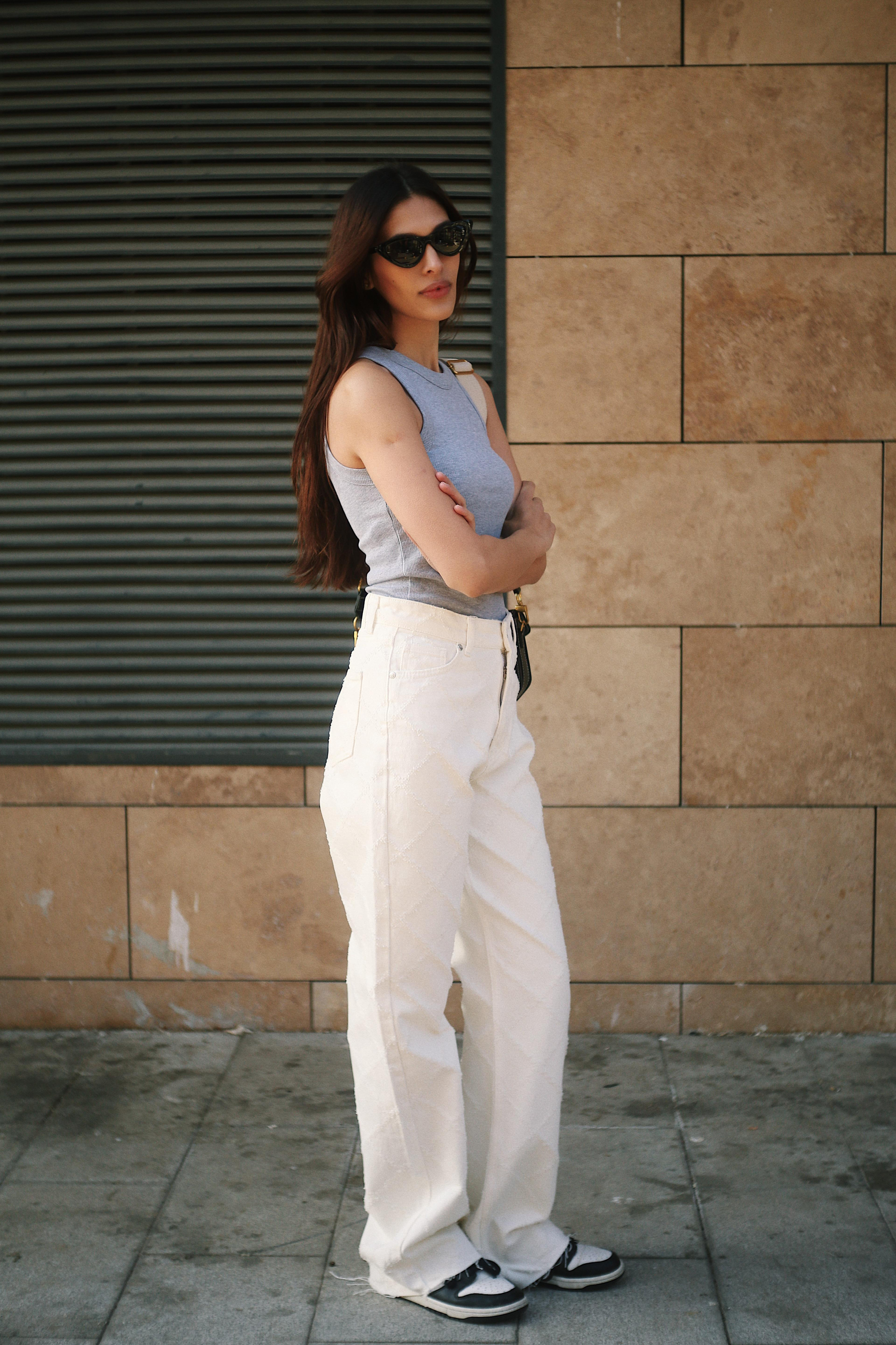 Wide leg Bol Paça İşleme Detaylı Kadın Ekru Denim Jean Kot Pantolon ve diğer Jean modellerimiz için online alışveriş mağazamızı ziyaret edin. 