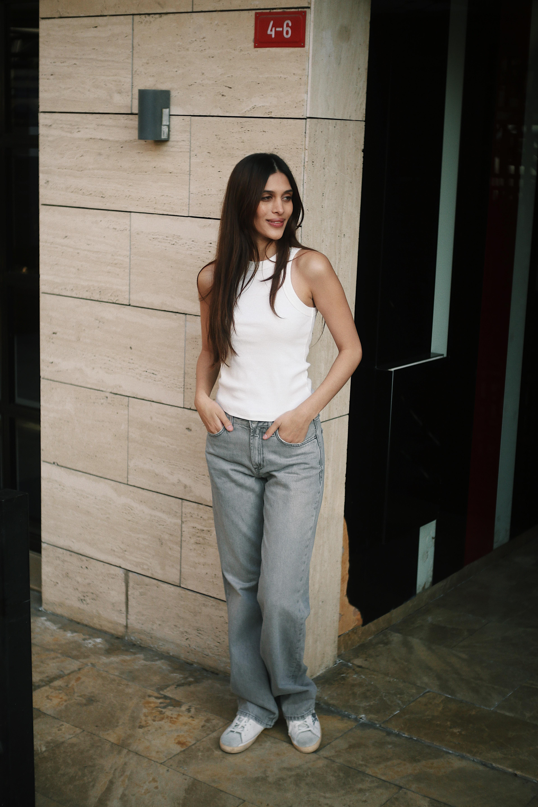 Wide leg Bol Paça Kadın Gri Denim Jean Kot Pantolon ve diğer Jean modellerimiz için online alışveriş mağazamızı ziyaret edin. 