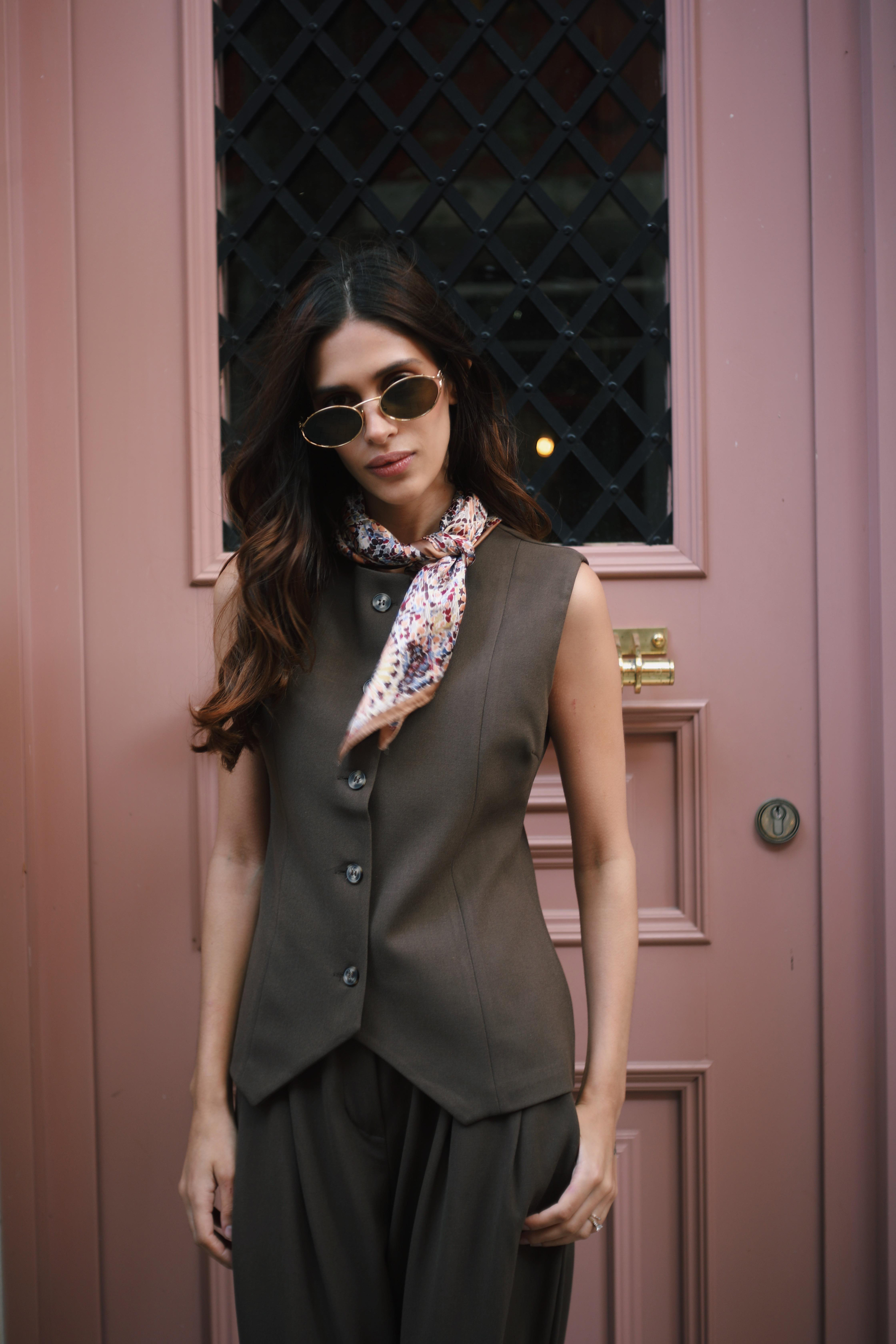 Yelek Palazzo Pantolon Kahverengi Takım ve diğer Takım modellerimiz için online alışveriş mağazamızı ziyaret edin. 