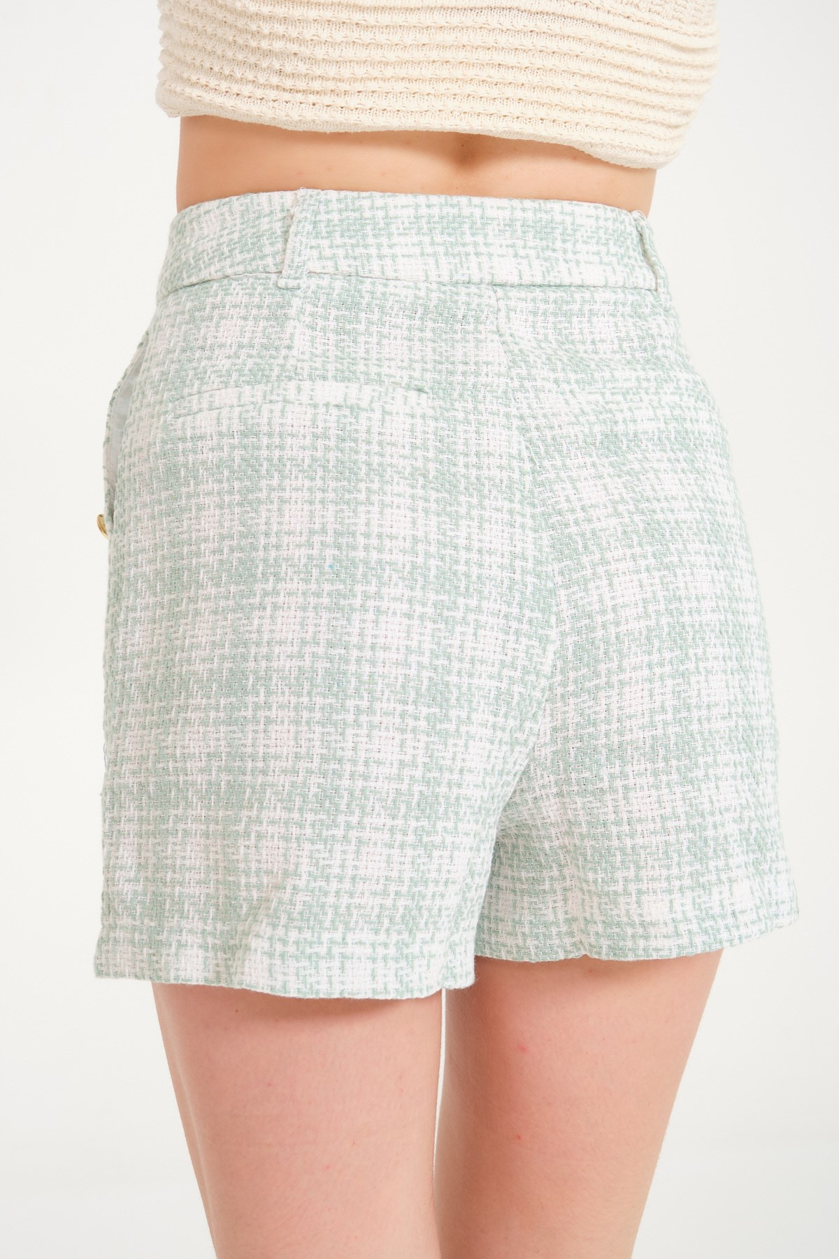 Yeşil Kare Desenli Tuvit Şort ve diğer Şort modellerimiz için online alışveriş mağazamızı ziyaret edin. 