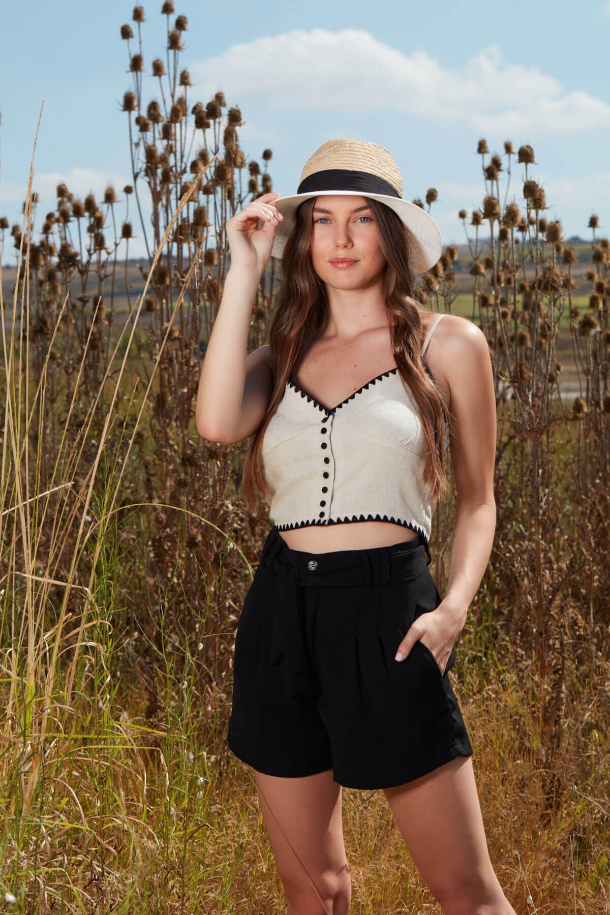 Yüksek bel kemerli bol kesim şort- Siyah ve diğer Şort modellerimiz için online alışveriş mağazamızı ziyaret edin. 