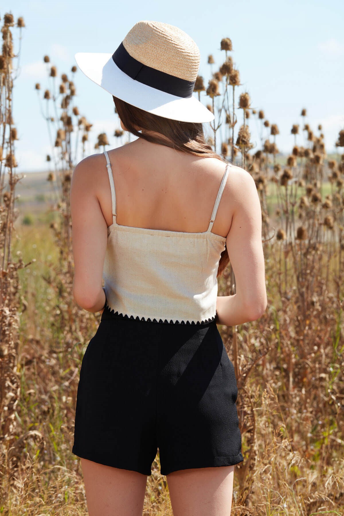 Yüksek bel kemerli bol kesim şort- Siyah ve diğer Şort modellerimiz için online alışveriş mağazamızı ziyaret edin. 