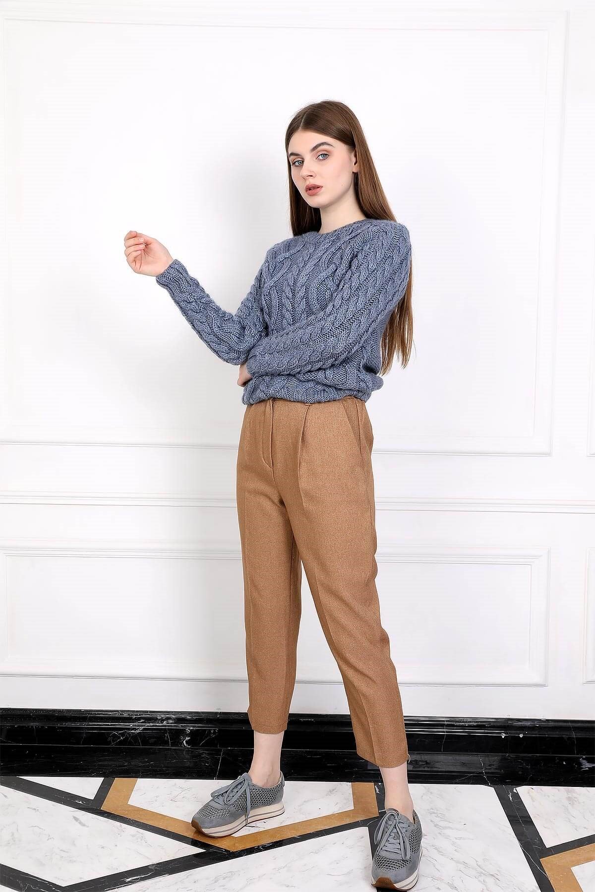 Yüksek bel kendinden kemerli havuç kumaş pantolon - Kahverengi ve diğer Pantolon modellerimiz için online alışveriş mağazamızı ziyaret edin. 