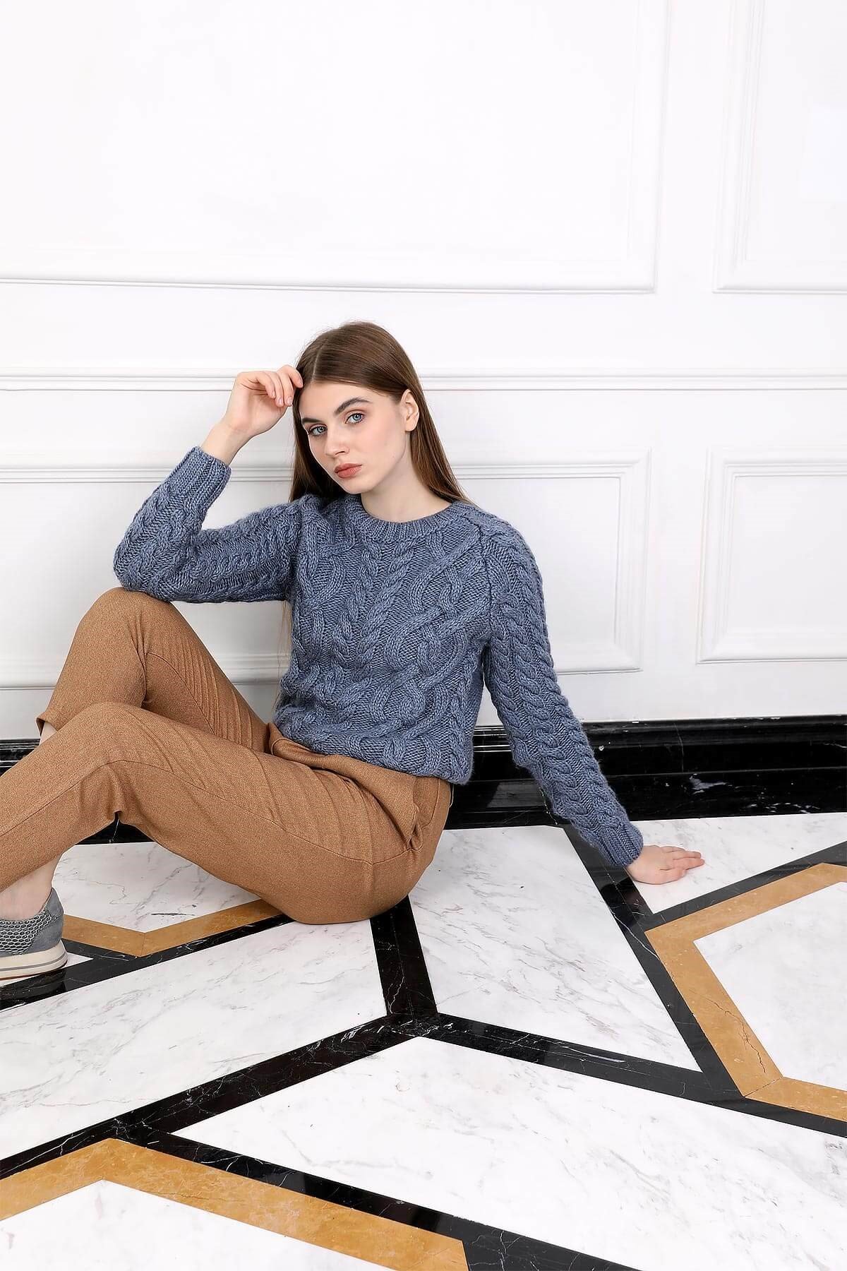 Yüksek bel kendinden kemerli havuç kumaş pantolon - Kahverengi ve diğer Pantolon modellerimiz için online alışveriş mağazamızı ziyaret edin. 