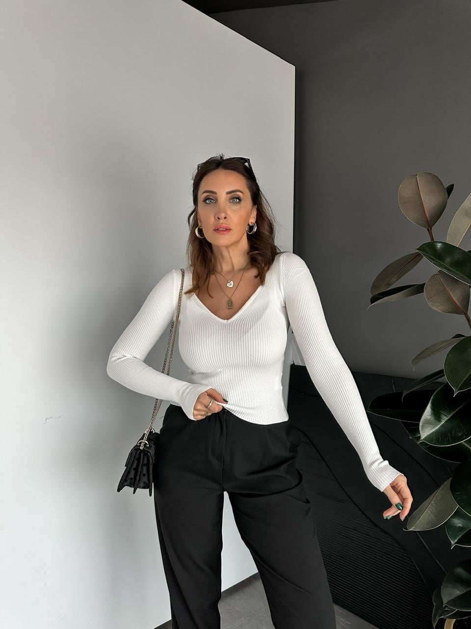 Beyaz Kalp Yaka Triko 