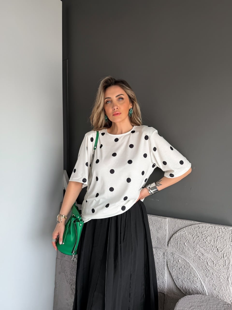 Beyaz Vatkalı Puantiyeli Tshirt