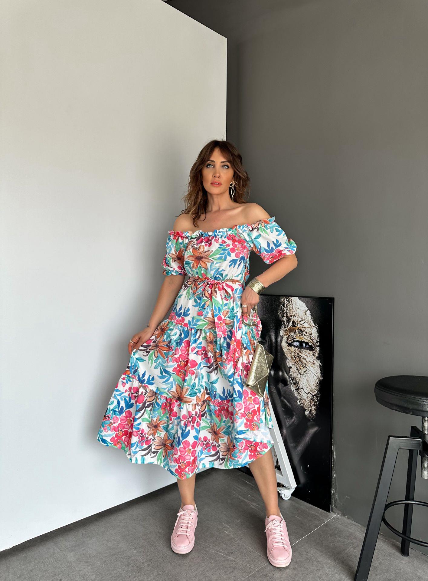 Renkli Çiçekli Madonna Yaka Elbise