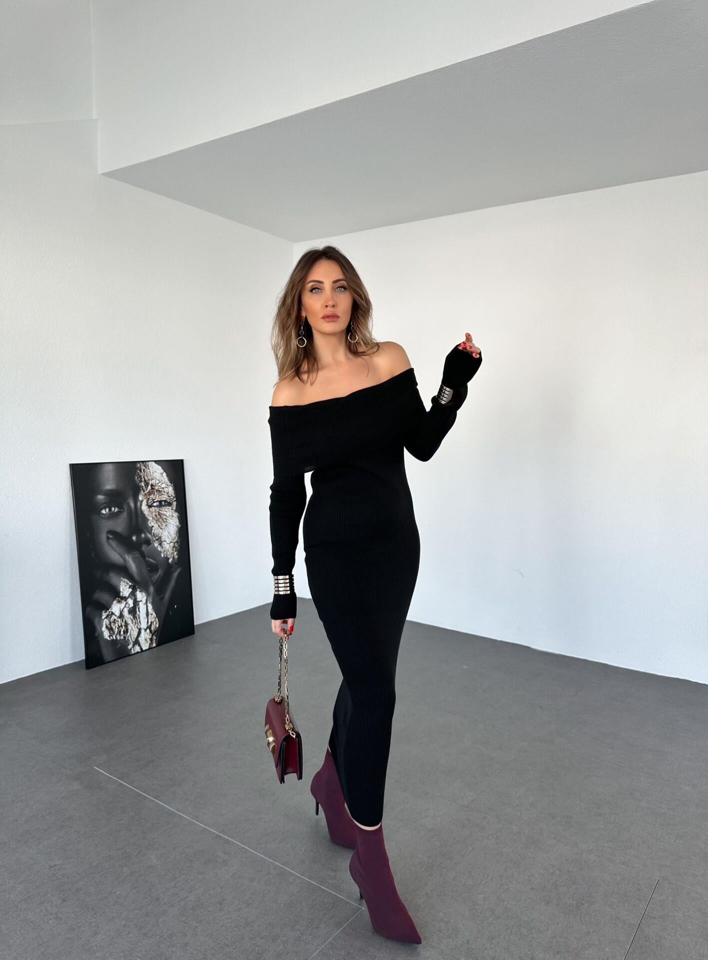 Siyah Madonna Yaka Likralı Triko Elbise