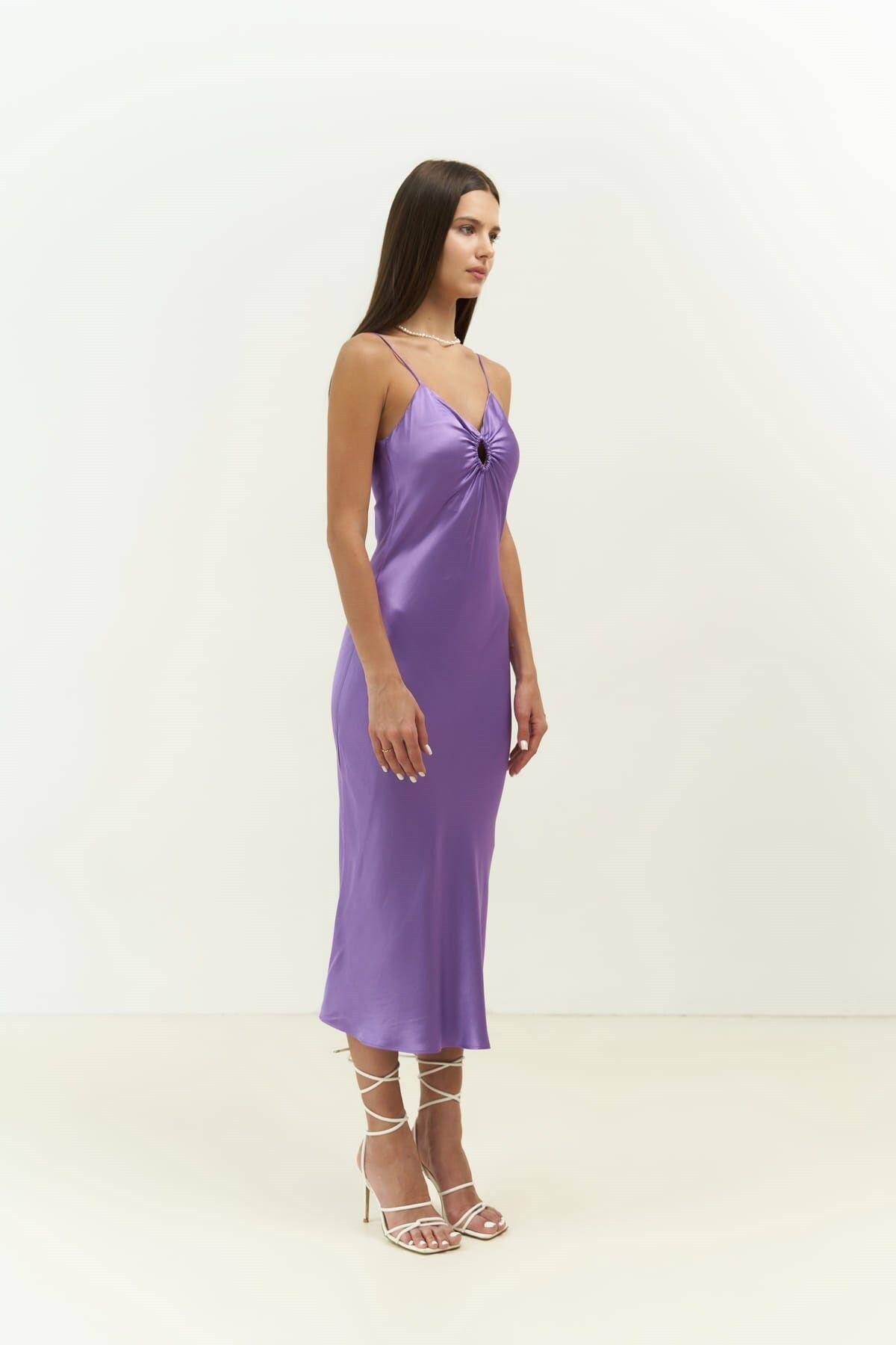 Amalfi Askılı Göğüs Detay Lila Midi Boy Elbise