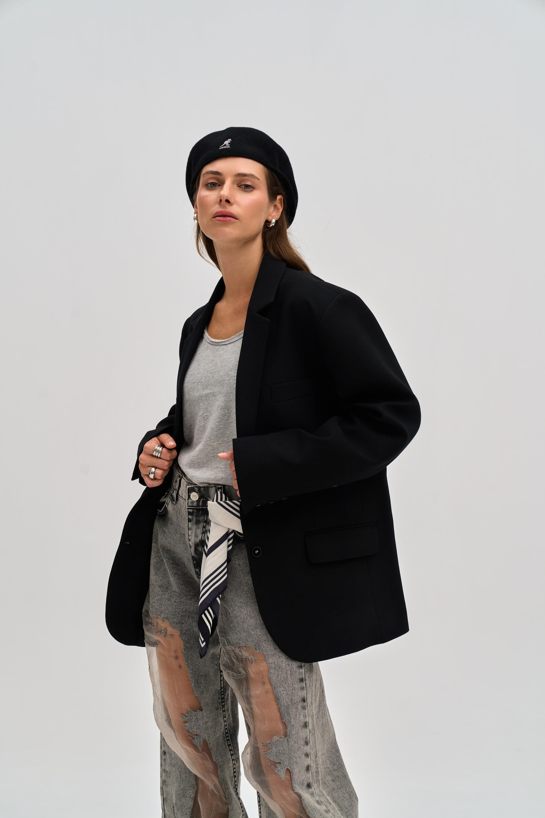 Emma Stitch Detailed Black Blazer