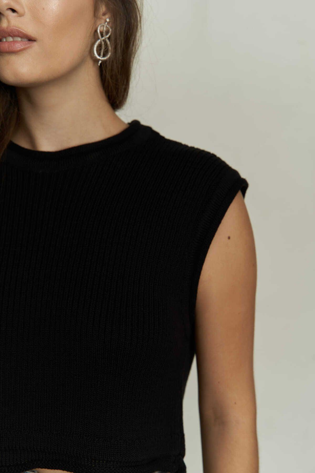 Jour Black Knit Crop