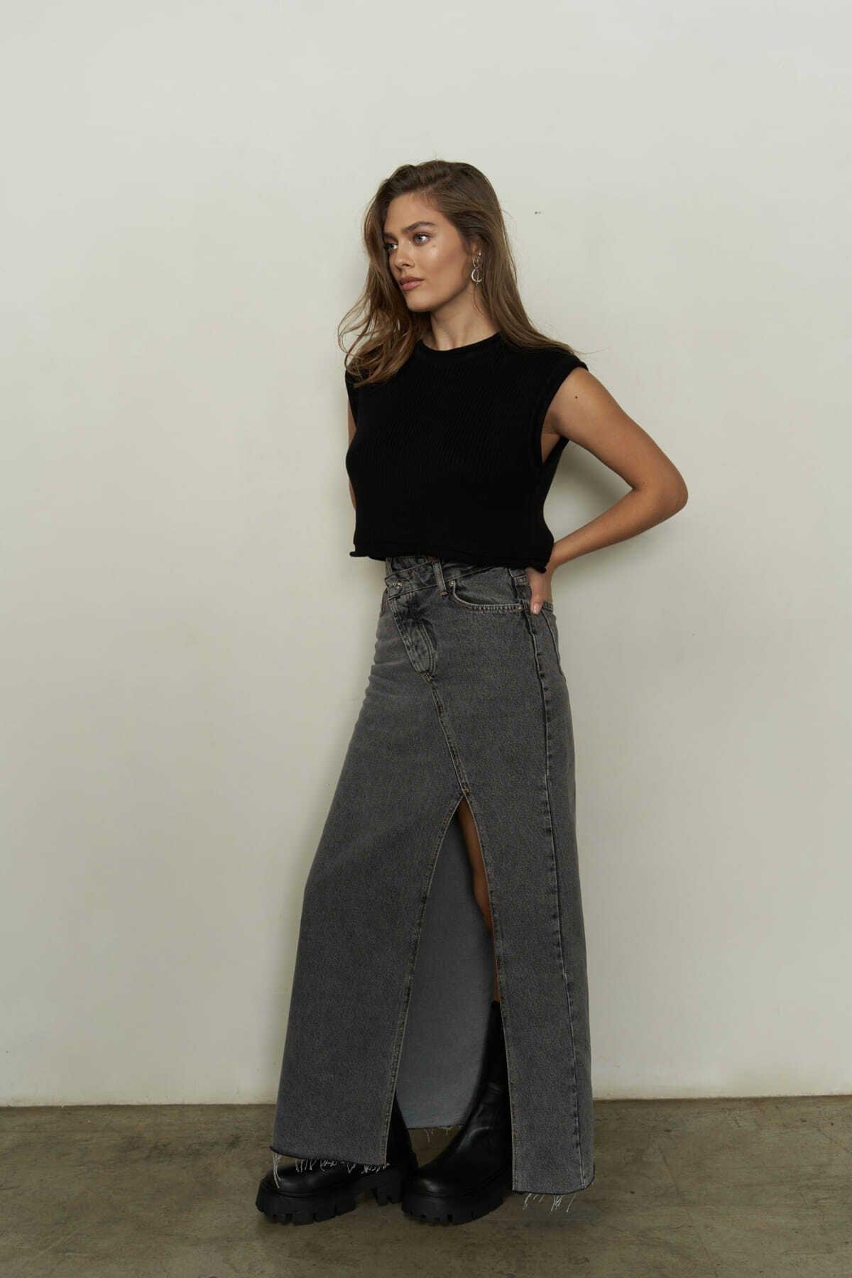 Jour Black Knit Crop