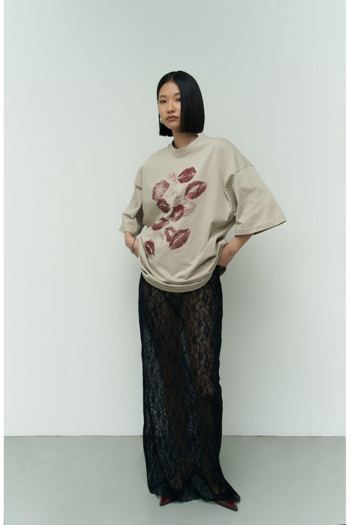 Lips Beige Oversize T-Shirt