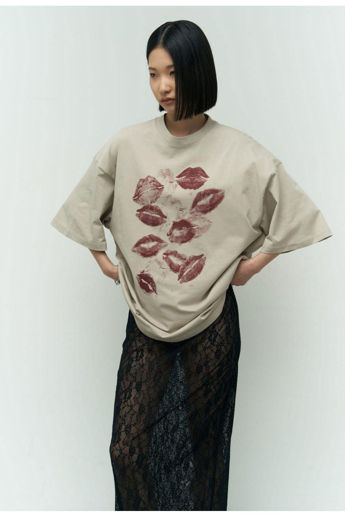 Lips Beige Oversize T-Shirt