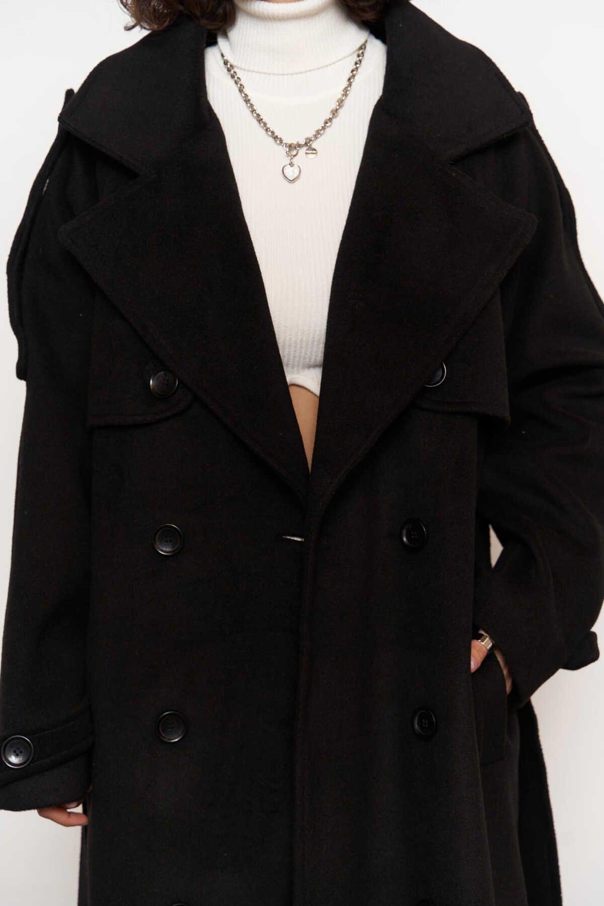 Mai Moscow Black Cachet Coat