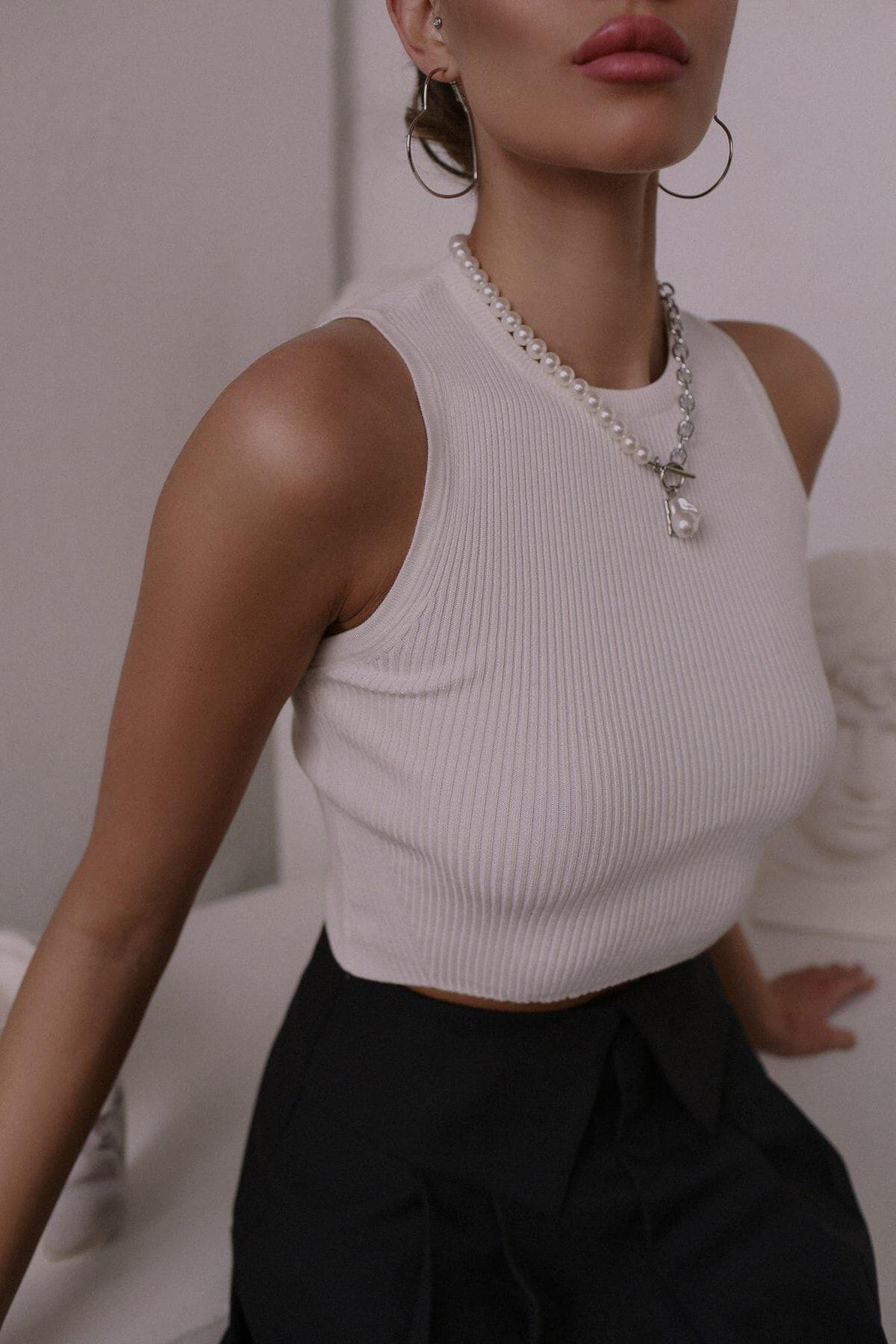 Muse Üçgen Bel Detay Siyah Mini Etek