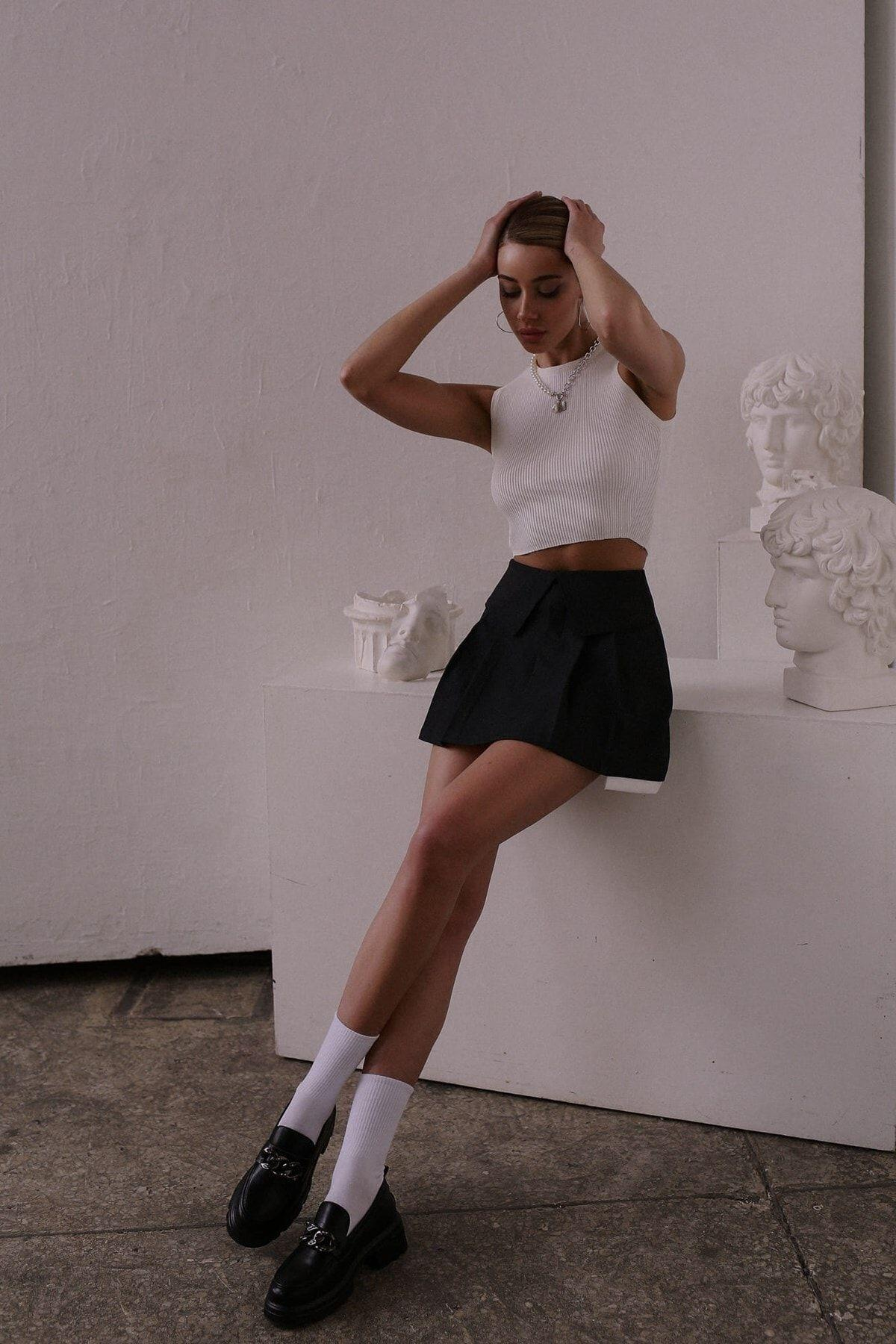 Muse Üçgen Bel Detay Siyah Mini Etek