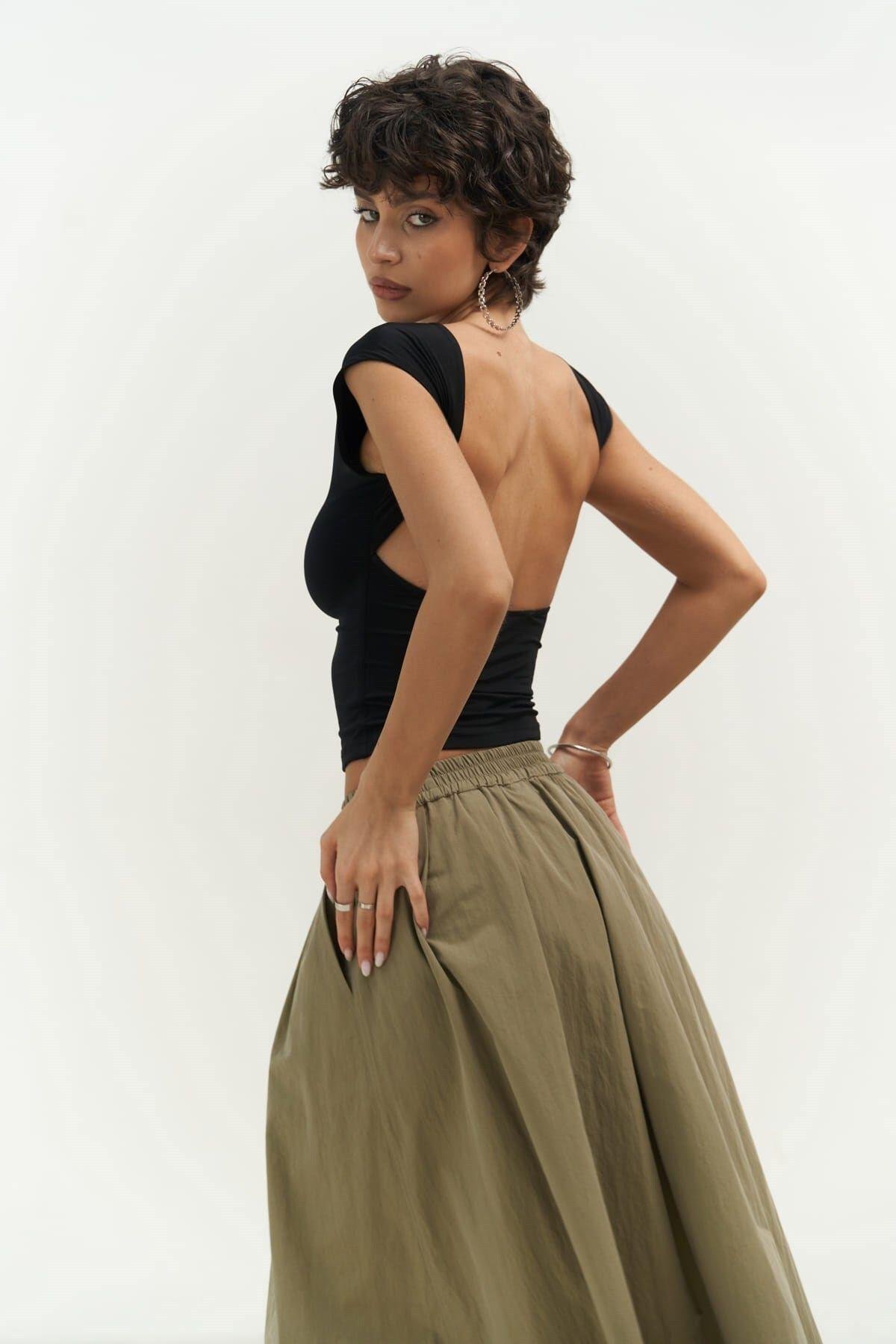 Nives Sırt Dekolteli Siyah Crop