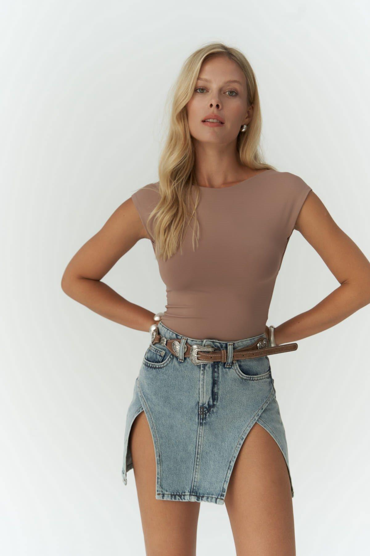 Nives Light Brown Crop with Open Back