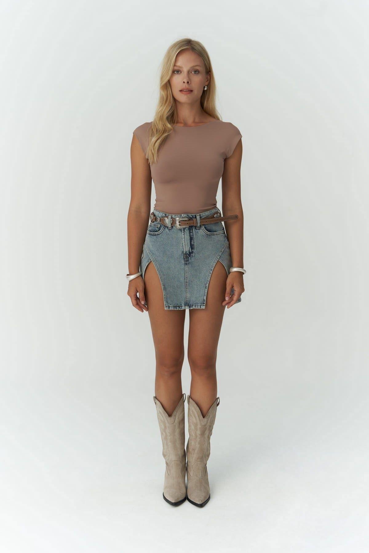 Nives Light Brown Crop with Open Back