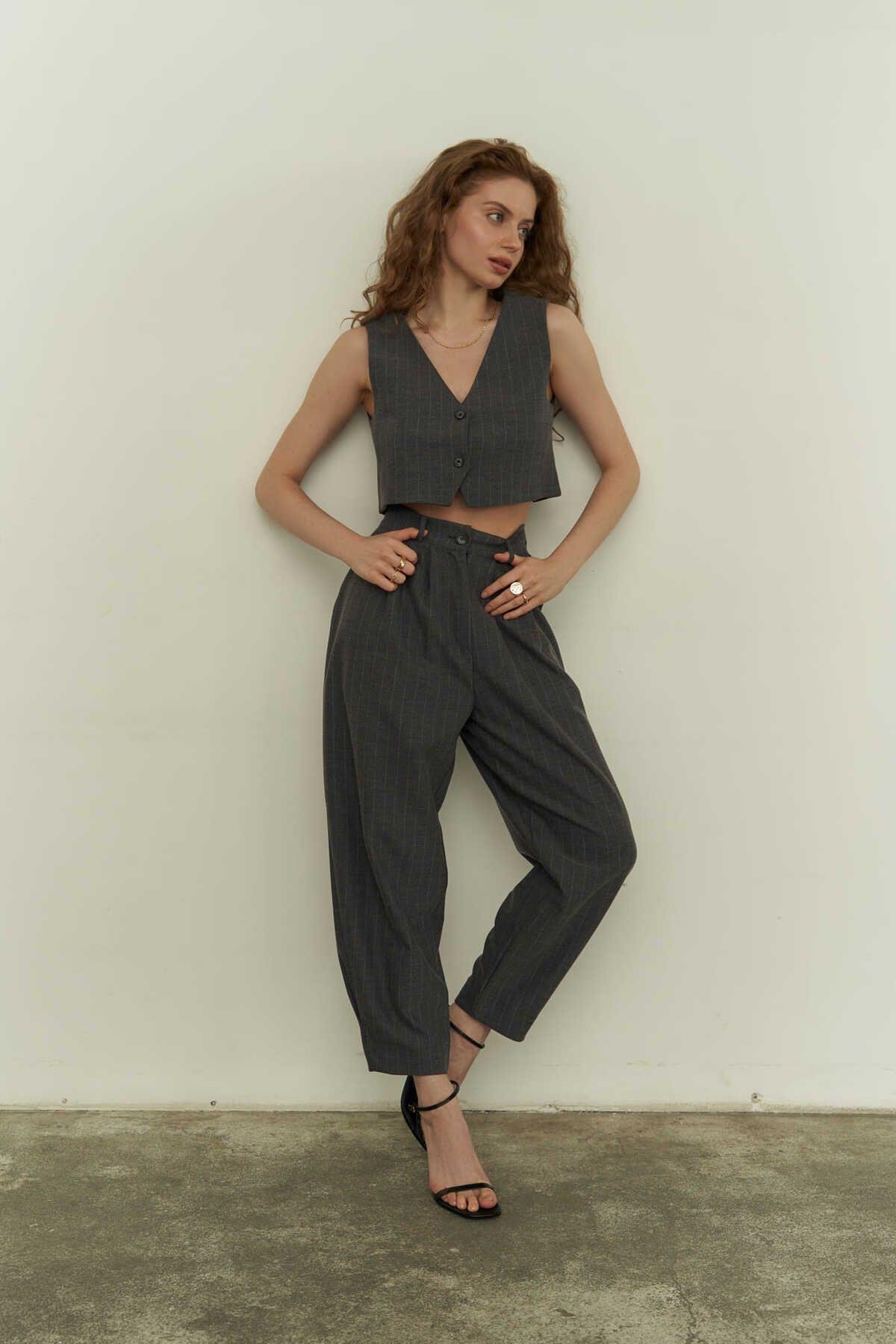 Mai Polly White Striped Anthracite Three Piece Suit