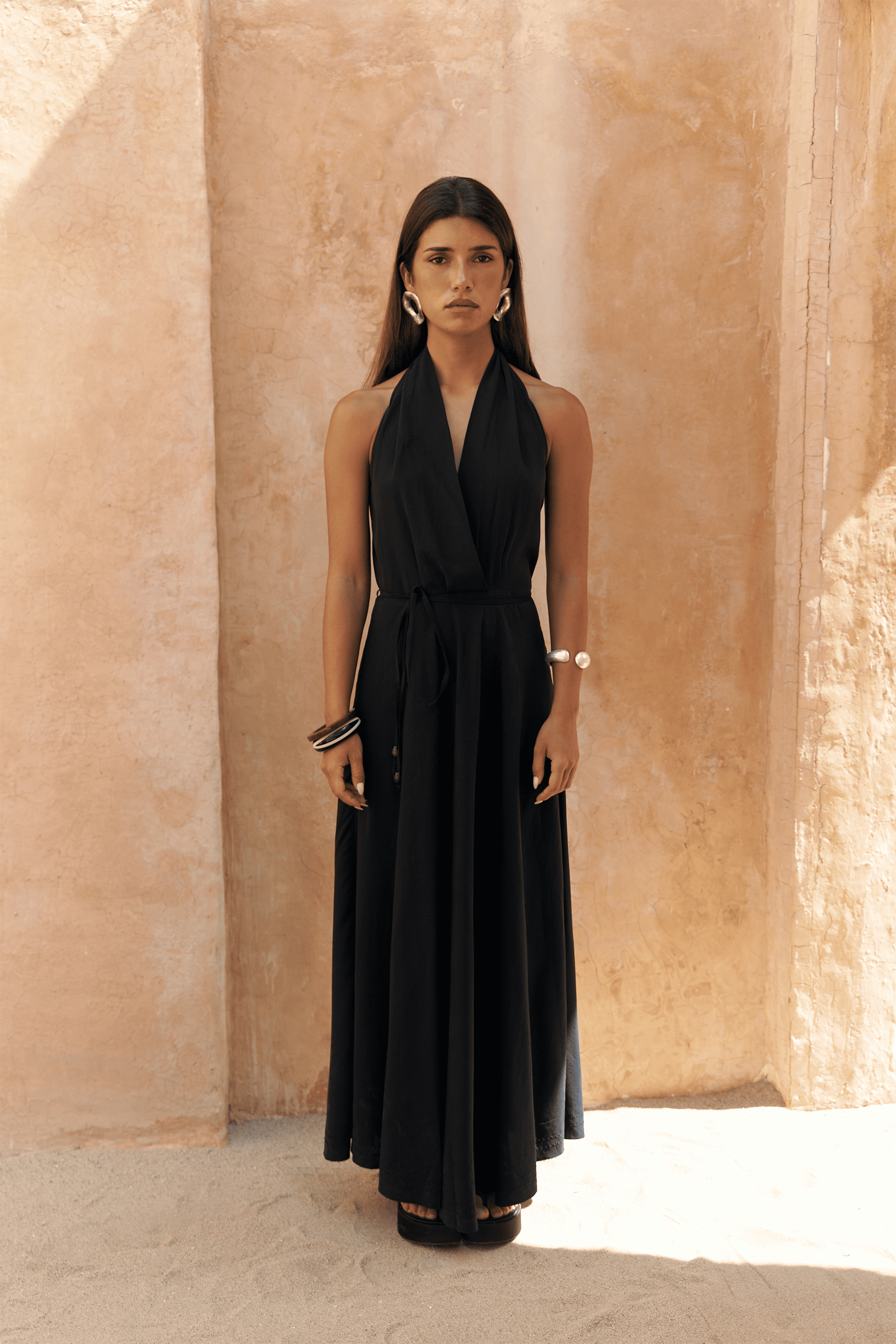 Rhonsa Bağcıklı Siyah Uzun Elbise