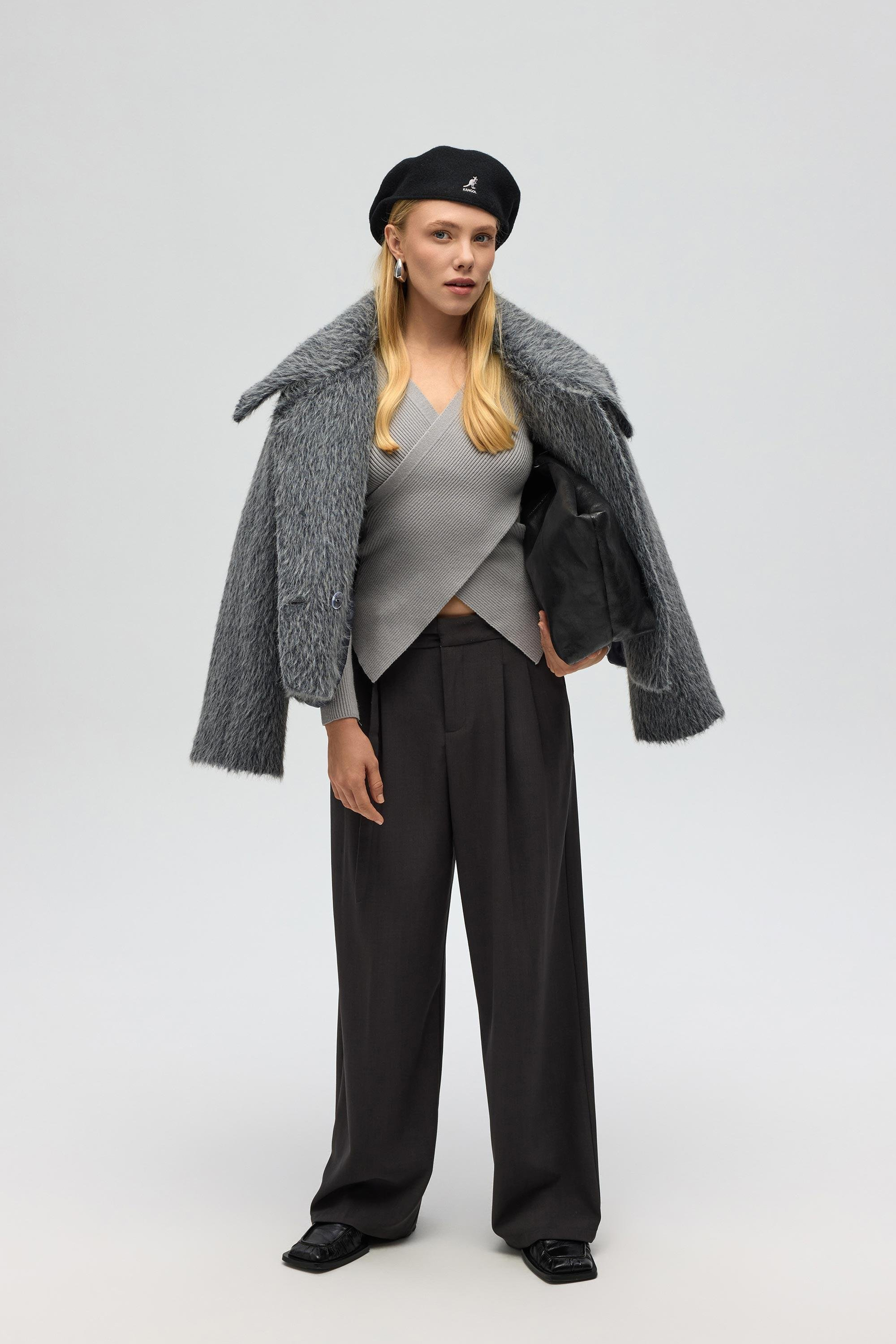 Soren Çapraz Detay Gri Triko Kazak