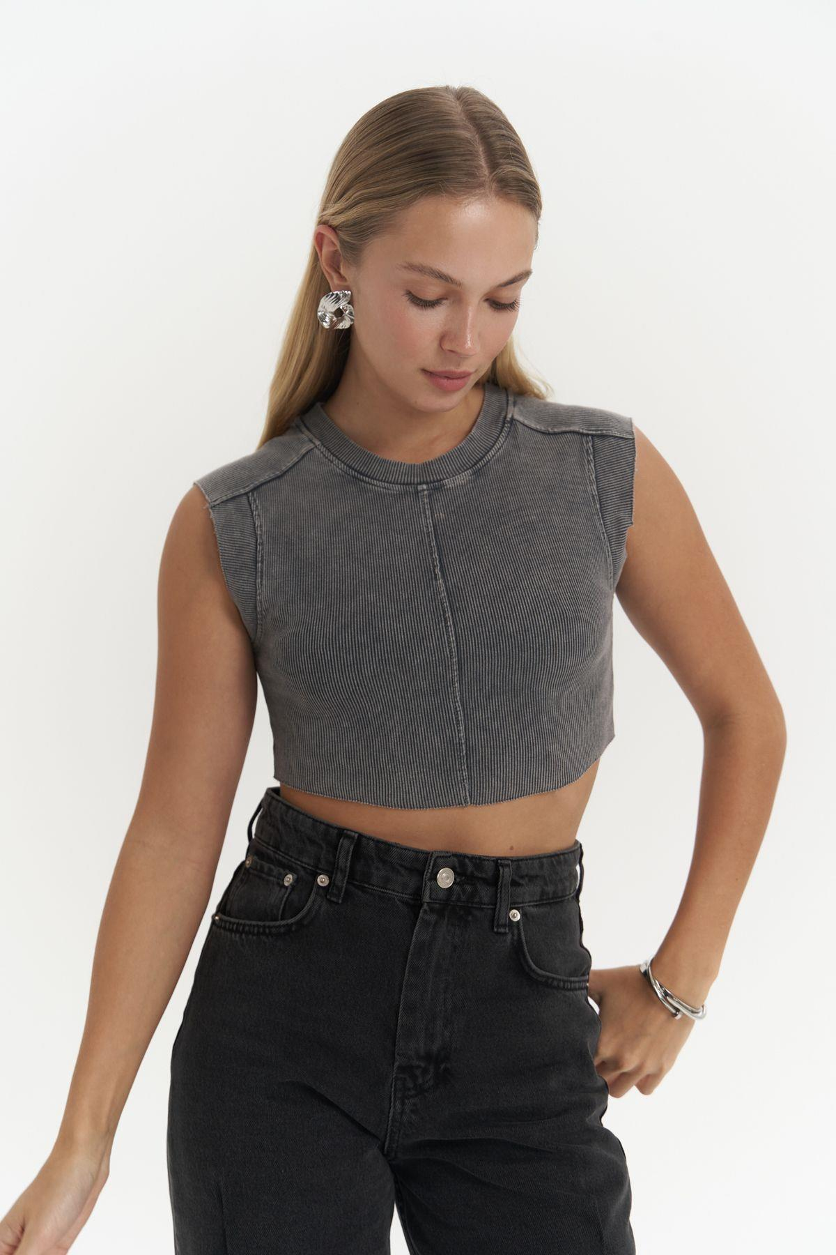 Swipe Dark Gray Crop