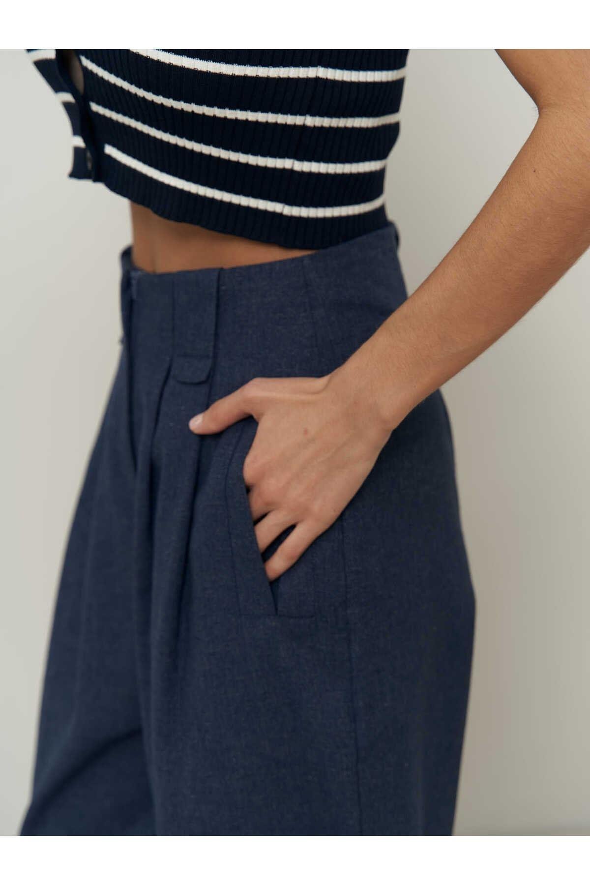 Bohemai Carrot Dark Blue Linen Trousers