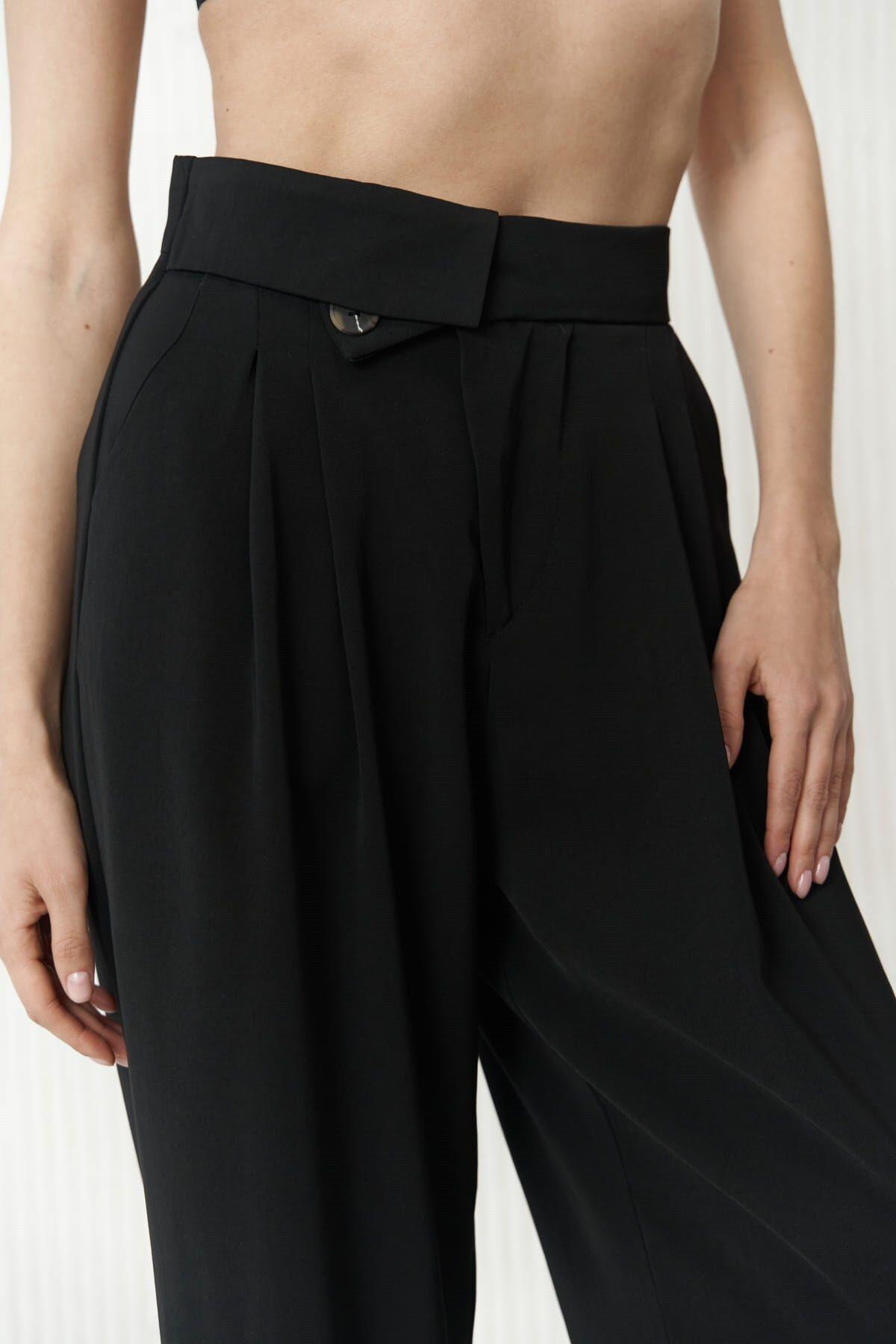 Diego Ön Düğme Detaylı Siyah Pantolon