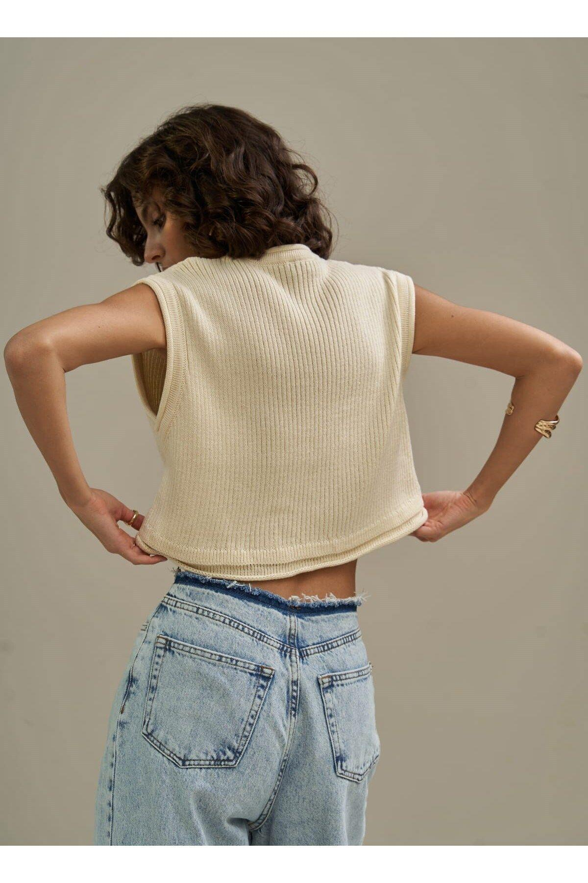 Jour Beige Knit Crop
