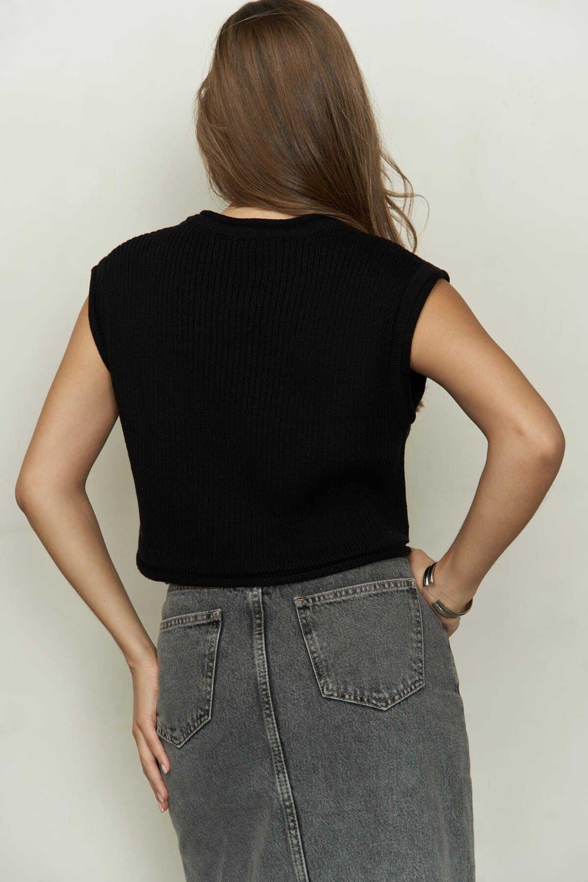 Jour Black Knit Crop