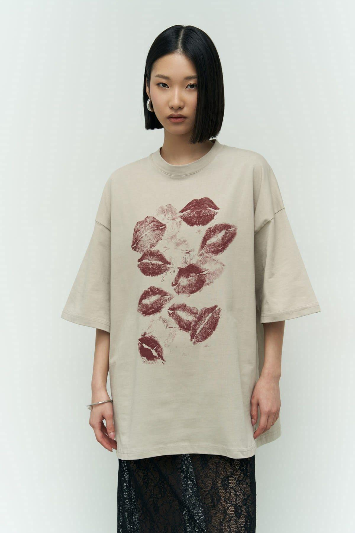 Lips Beige Oversize T-Shirt