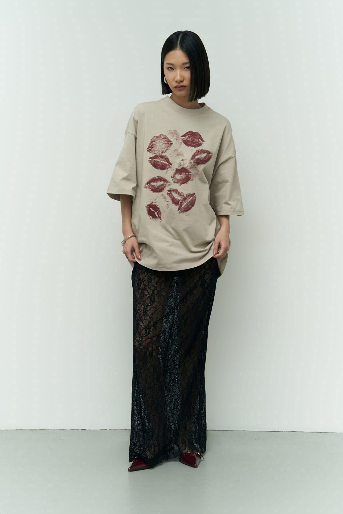 Lips Beige Oversize T-Shirt