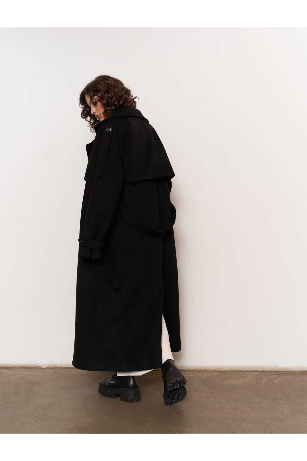 Mai Moscow Black Cachet Coat