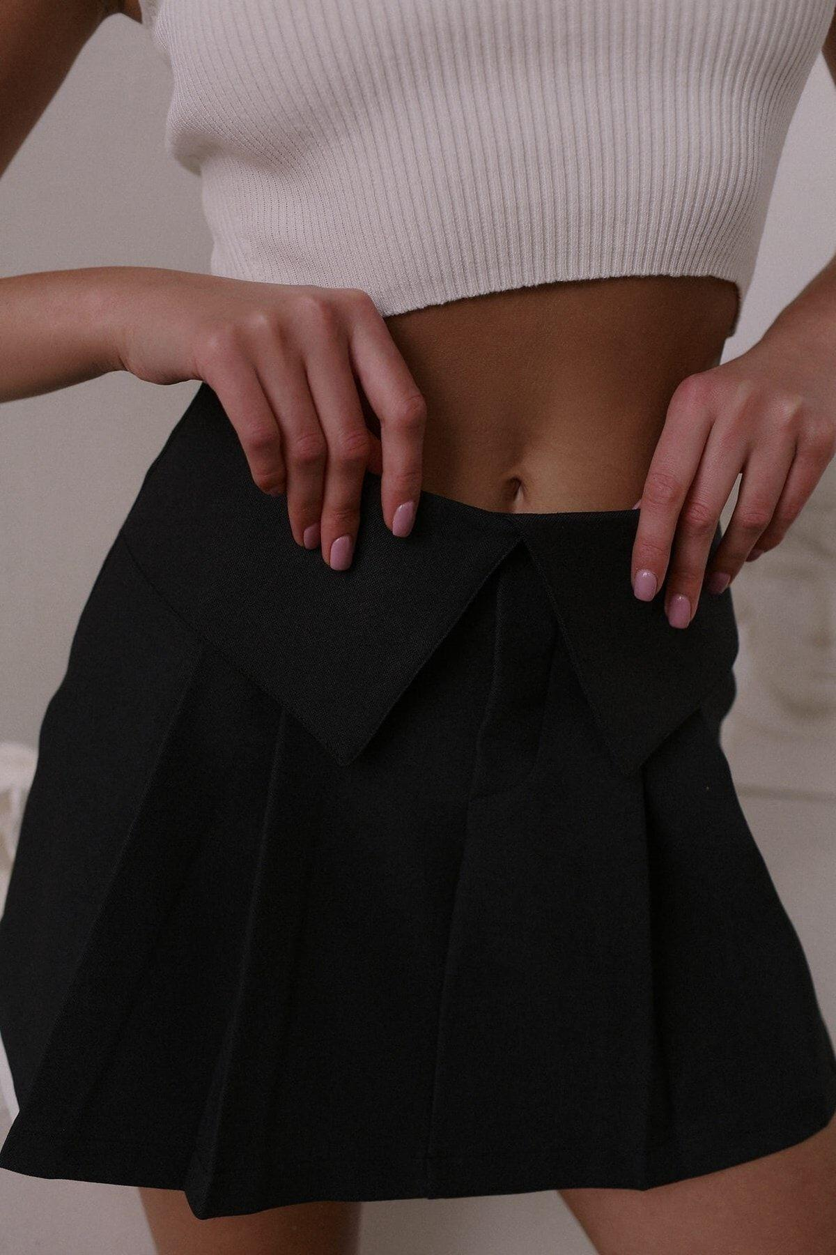 Muse Üçgen Bel Detay Siyah Mini Etek