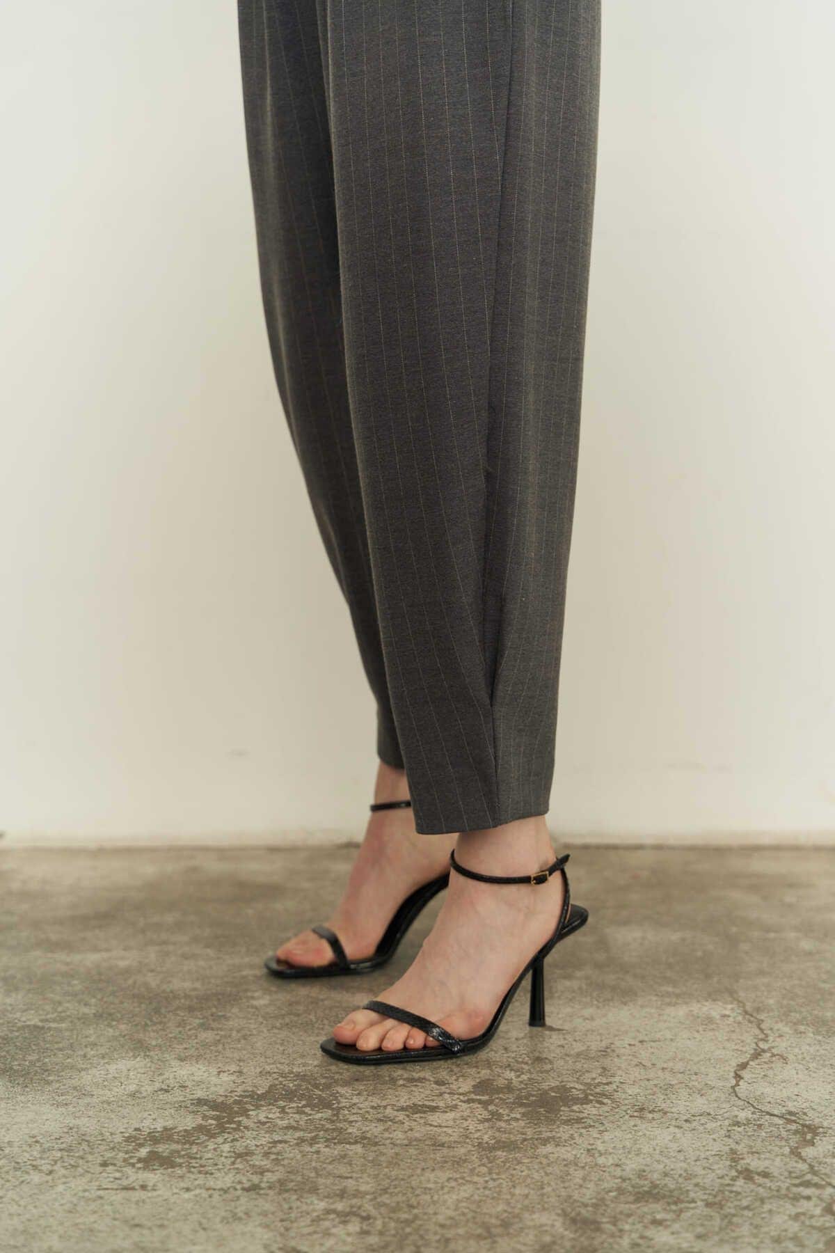 Mai Polly White Striped Anthracite Three Piece Suit