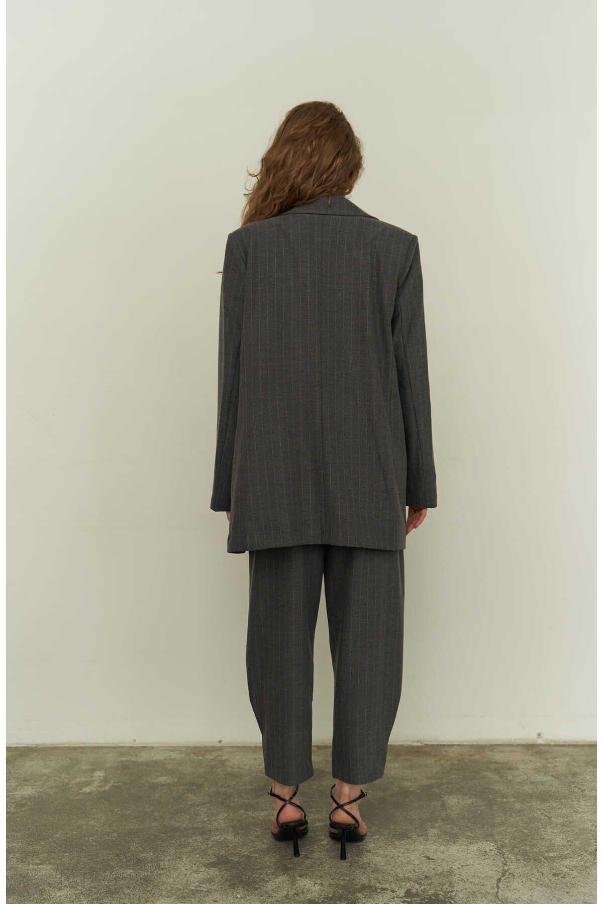 Mai Polly White Striped Anthracite Three Piece Suit