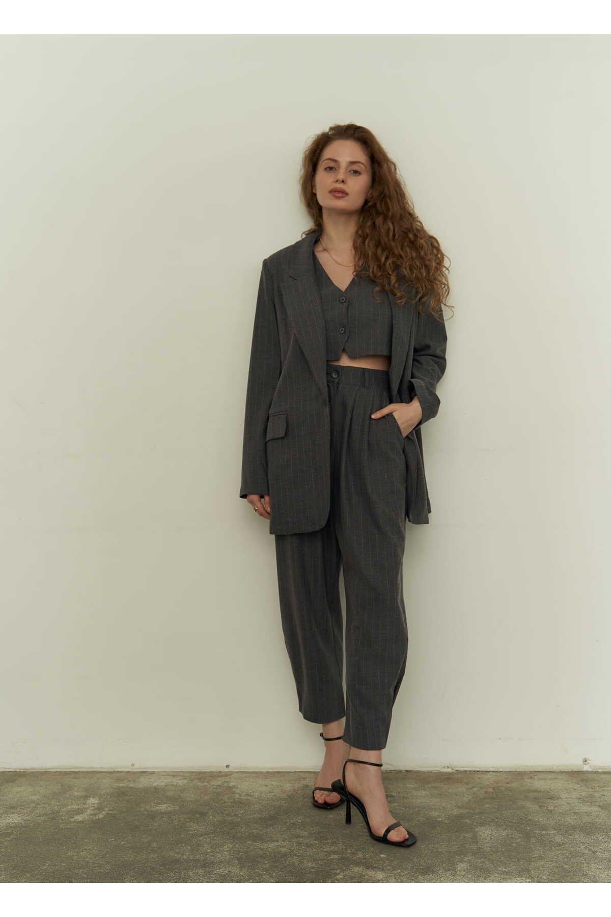 Mai Polly White Striped Anthracite Three Piece Suit