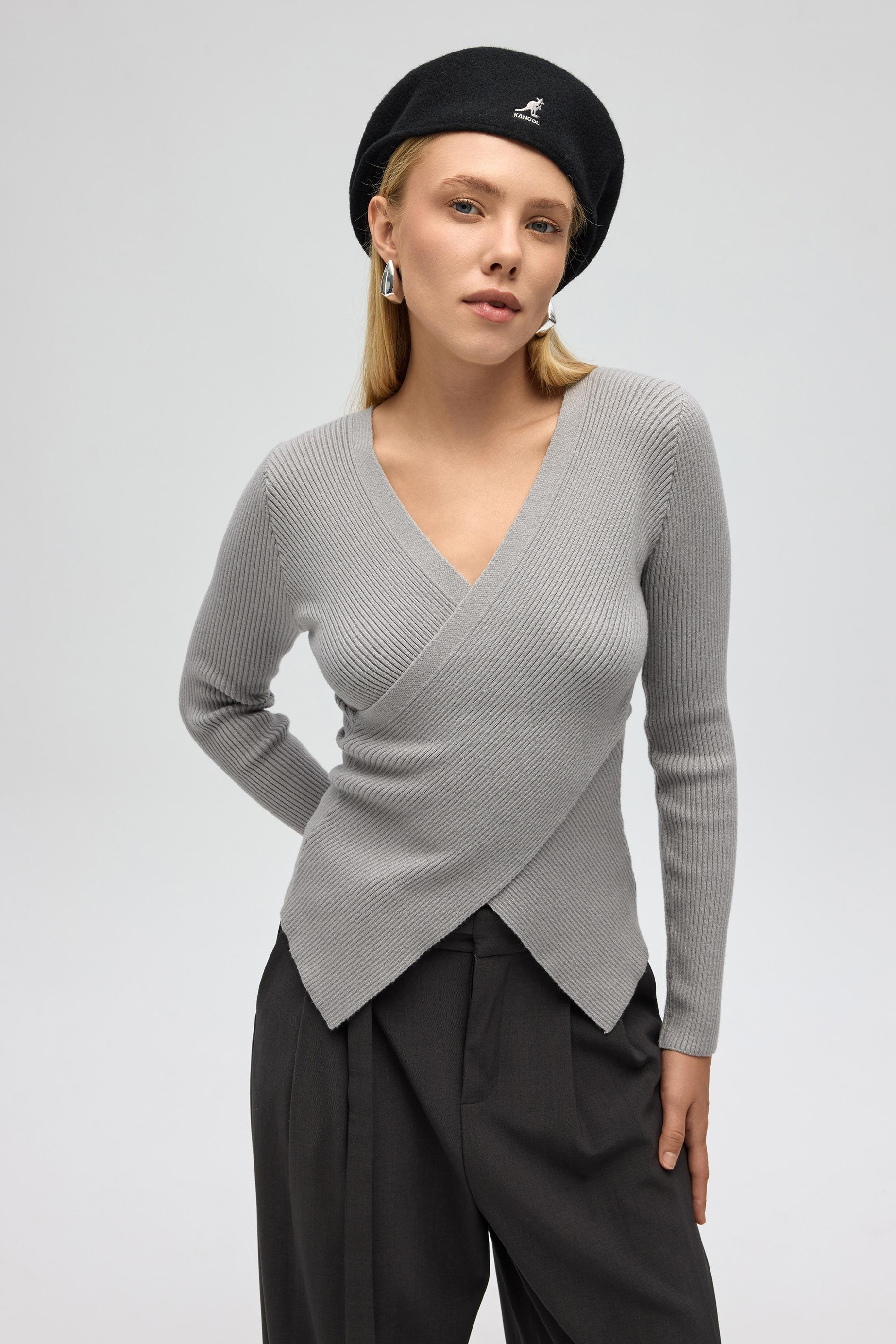 Soren Çapraz Detay Gri Triko Kazak