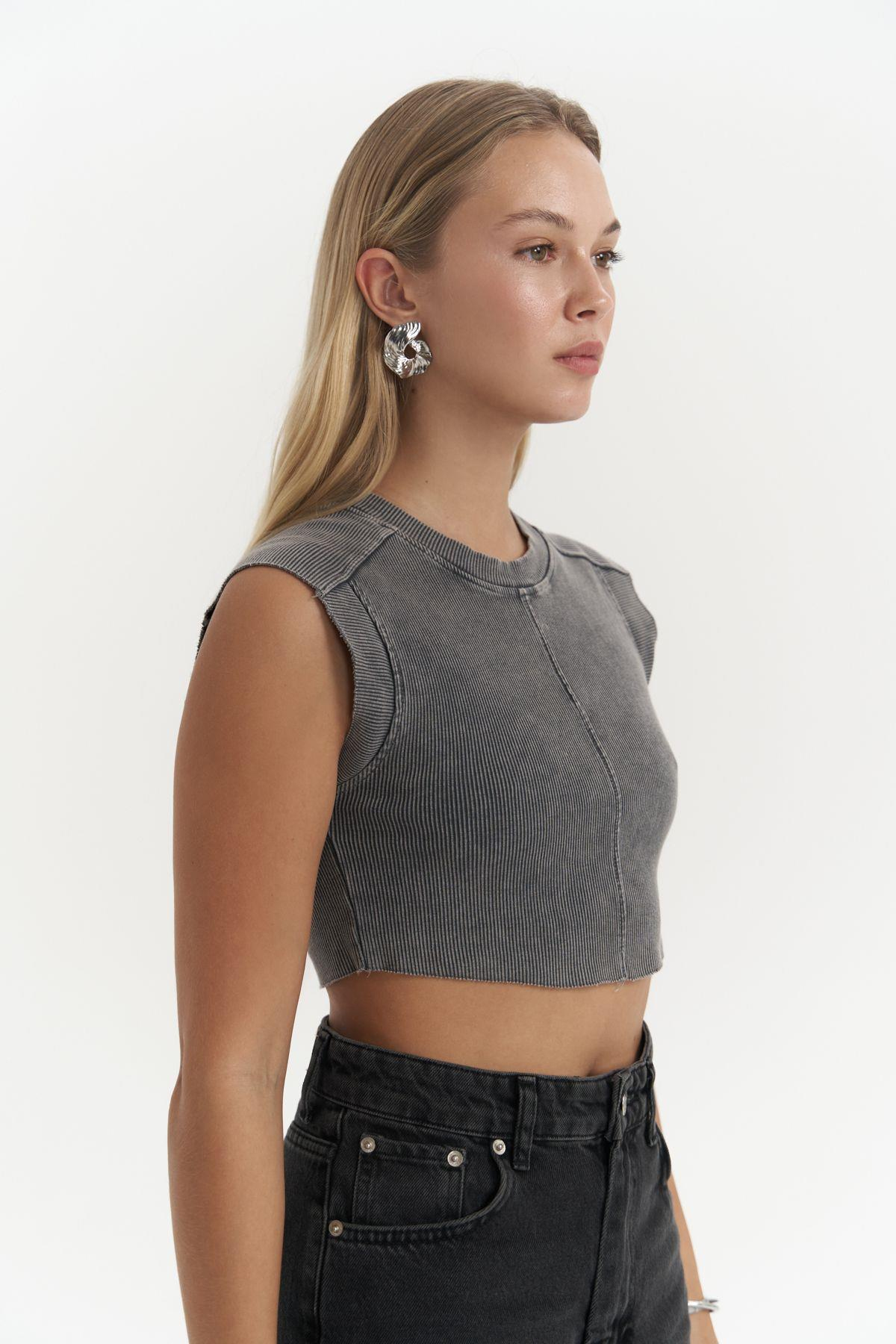 Swipe Dark Gray Crop