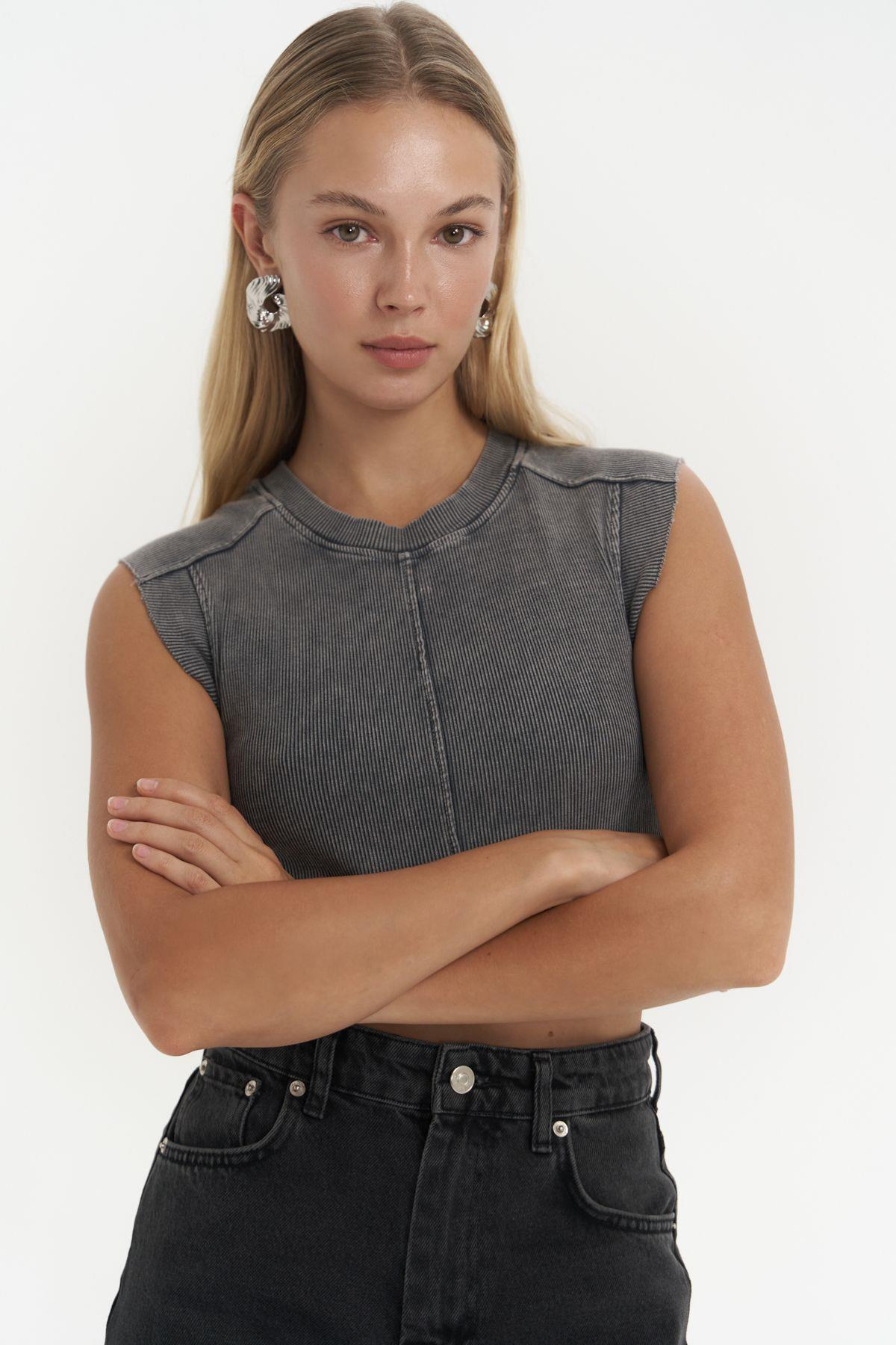 Swipe Dark Gray Crop