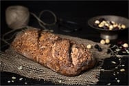 240 ° Yaban Mersinli Fındıklı Ekmek görseli.