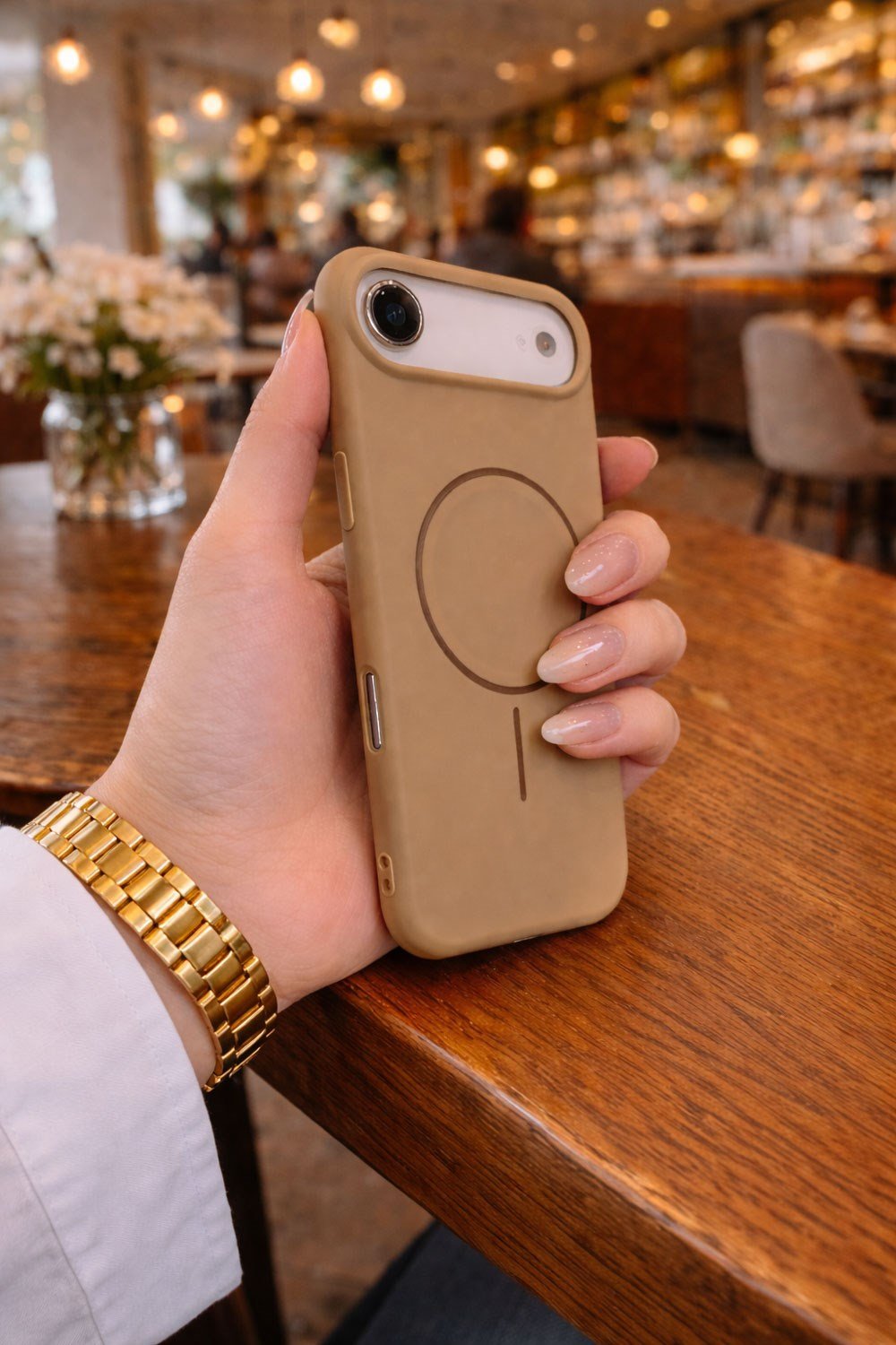 iPhone Air Uyumlu İçi Kadife Magsafe Wireless Şarj Özellikli Camel Renkli Telefon Kılıfı