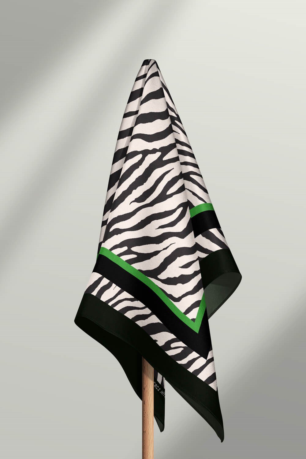 Violla Kadın Siyah Beyaz Zebra Desenli 50x50 Bandana HYL DG01282-22