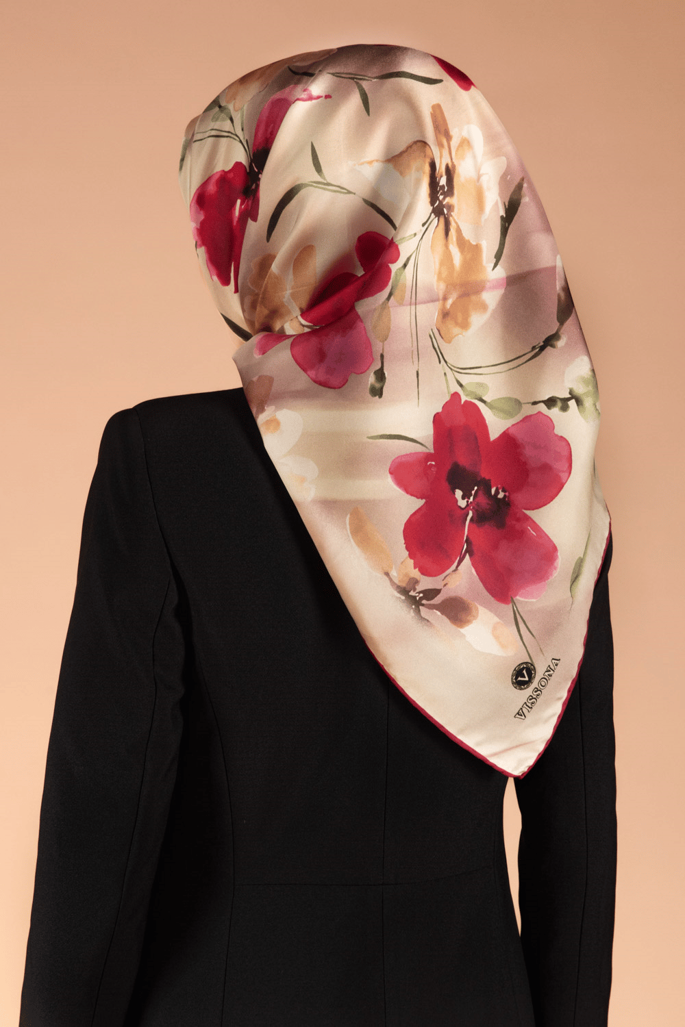 %100 Twill İpek Çiçek Desenli Bej - Bordo Renkli 90x90 Dikim Şekli : El Dikişi Eşarp