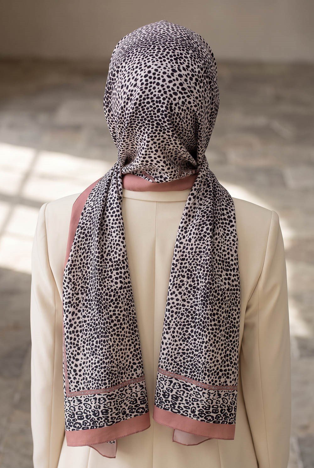 KREP LEOPAR DESENLİ TABA RENKLİ 75X195 KIRIŞMAZ ŞAL